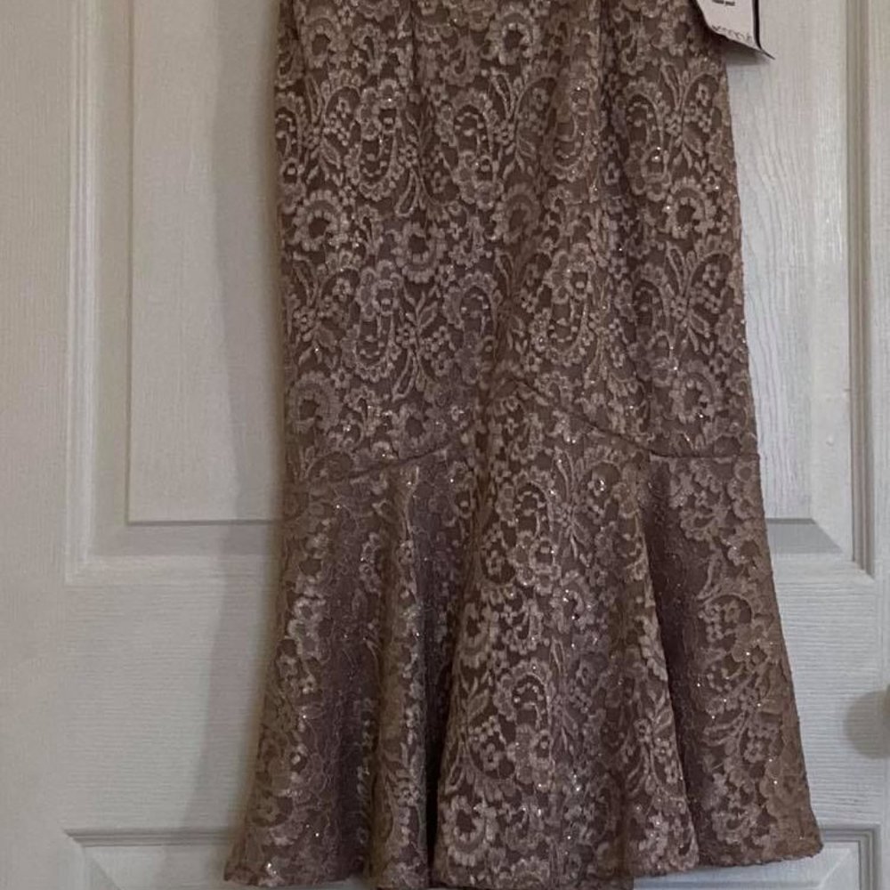 Dress - Picture 4 of 4